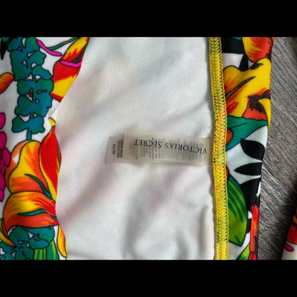 Victoria Secret Floral Bikini - Picture 3 of 4